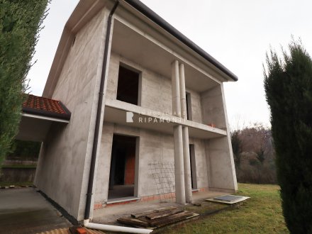 Villa singola in vendita a Oggiono